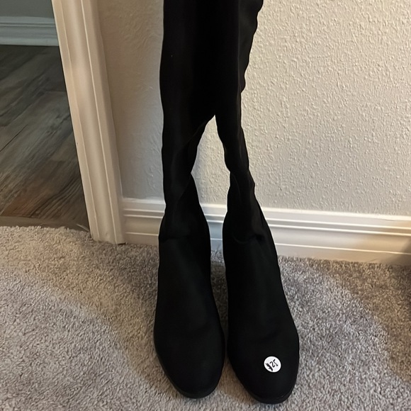 Shoes - Picture 6 of 16